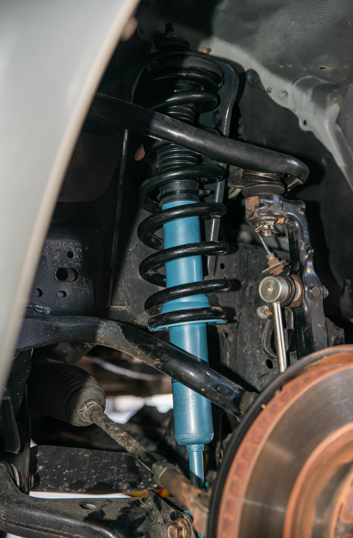 Giảm xóc Toyota Fortuner hiệu năng cao KYB New SR