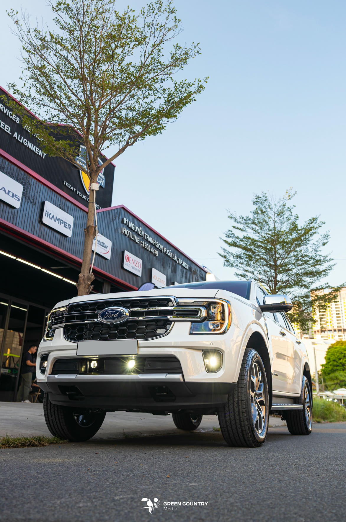 Tại sao độ đèn cho Ford Everest là khoản đầu tư thông minh nhất?