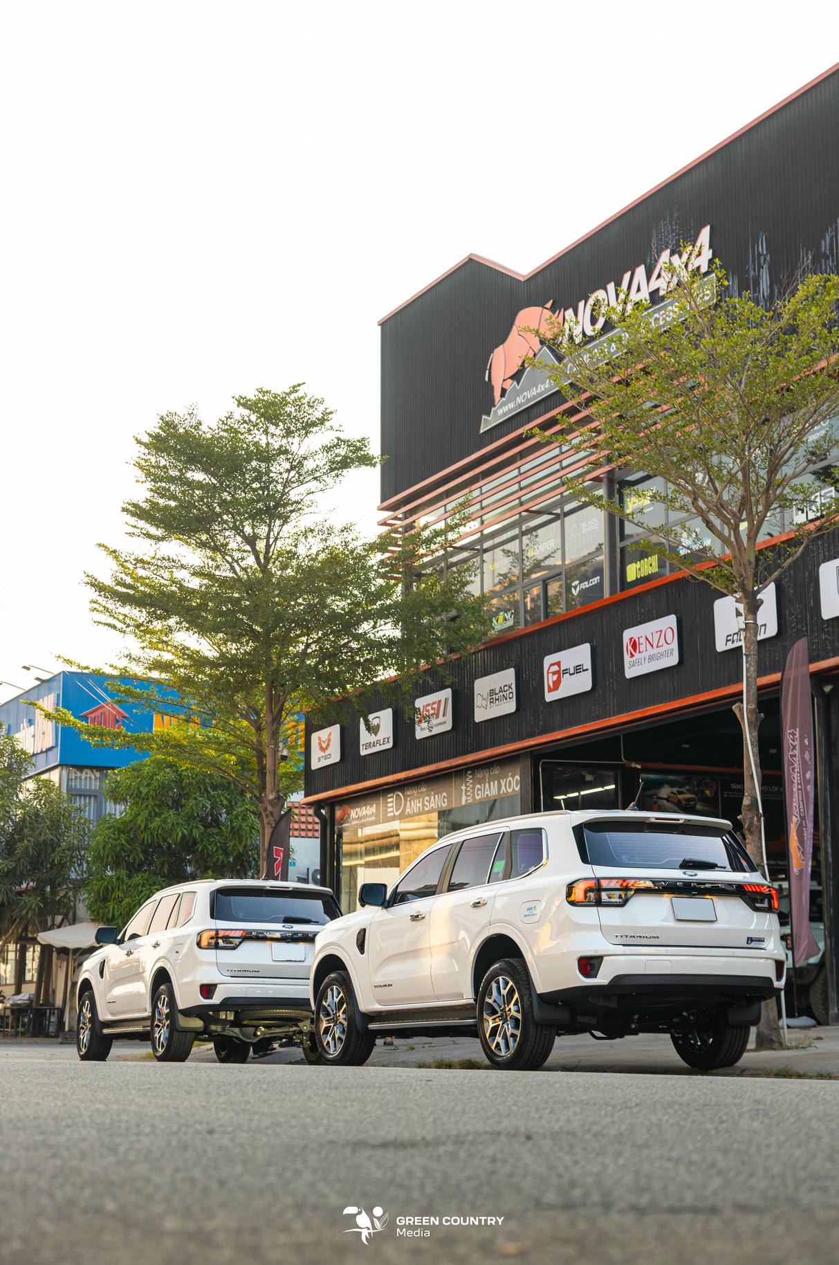 Câu chuyện từ hai chiếc Ford Everest "anh em sinh đôi" tại Nova4x4