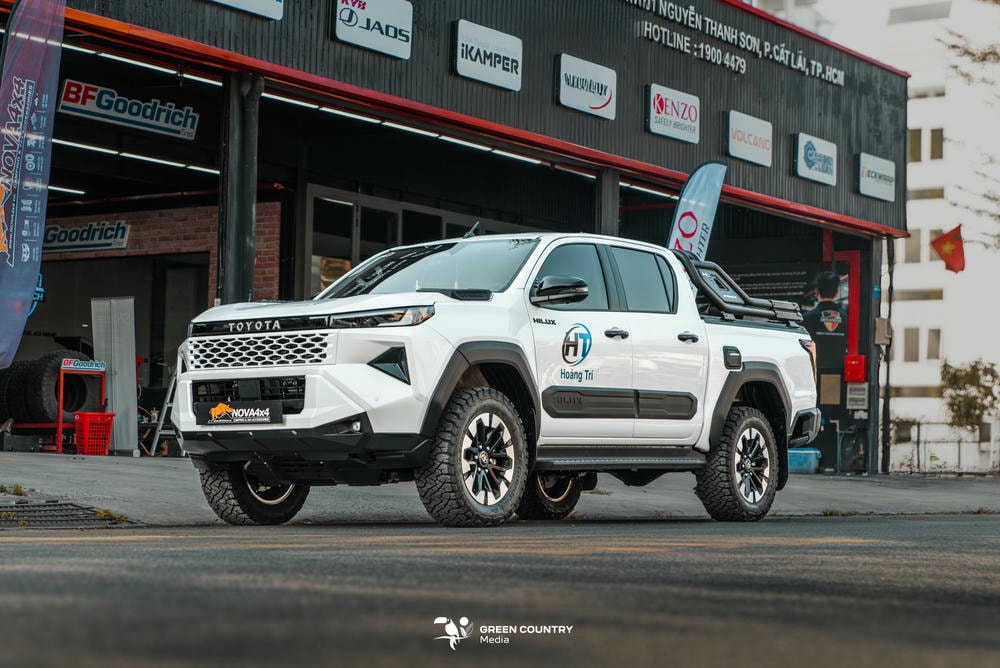 dán PPF cho Toyota Hilux 2026