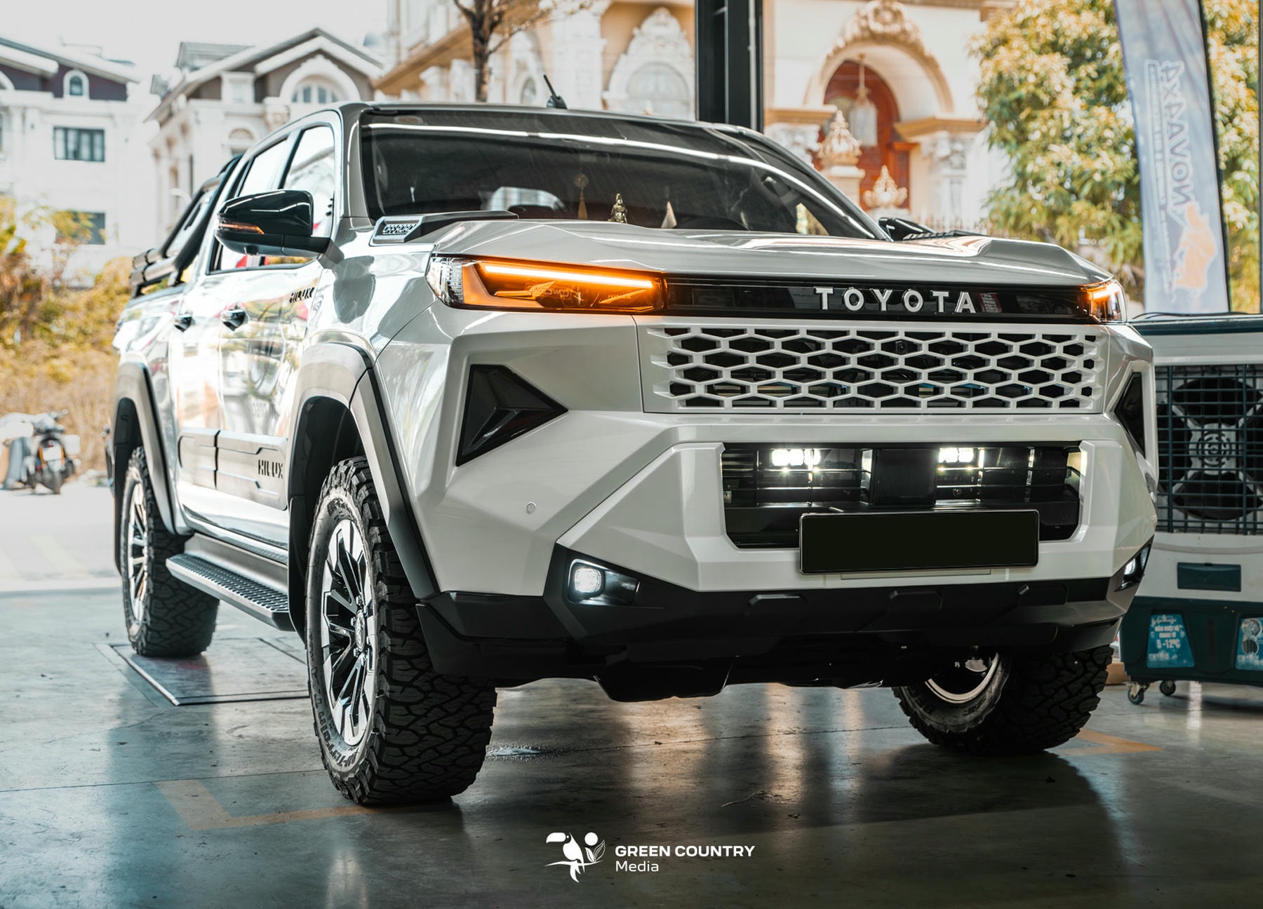 Giải pháp dộ đèn Hilux 2026 sáng, văn minh, an toàn