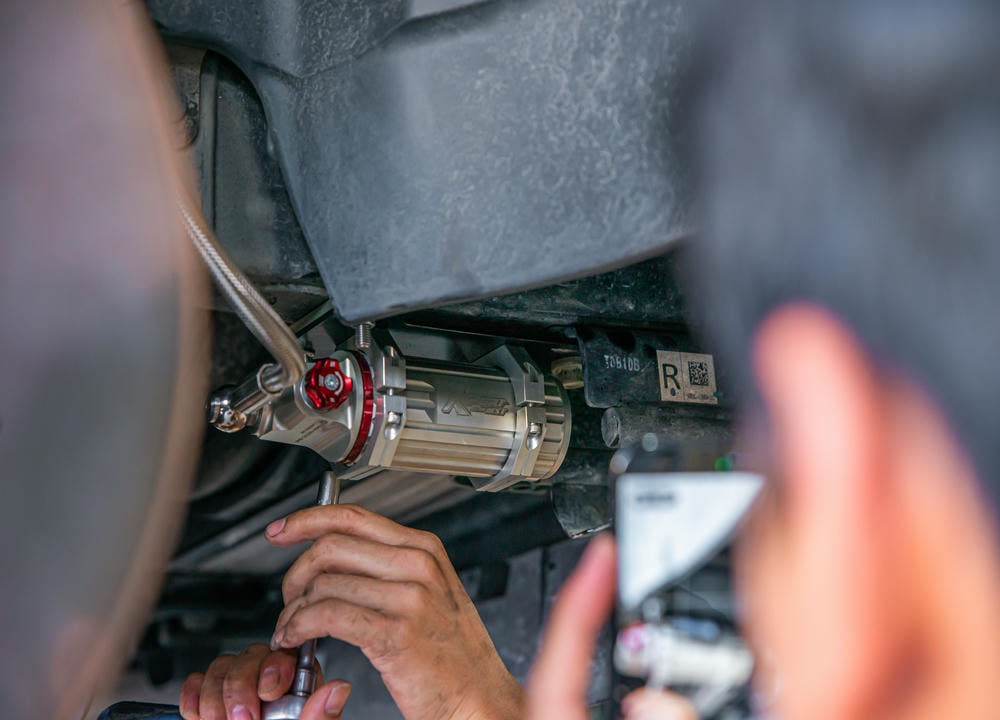 Đừng để vợ con say xe: Nâng cấp giảm xóc Everest YSS X-Pert – Đẳng cấp từ đường đua Paris Dakar.