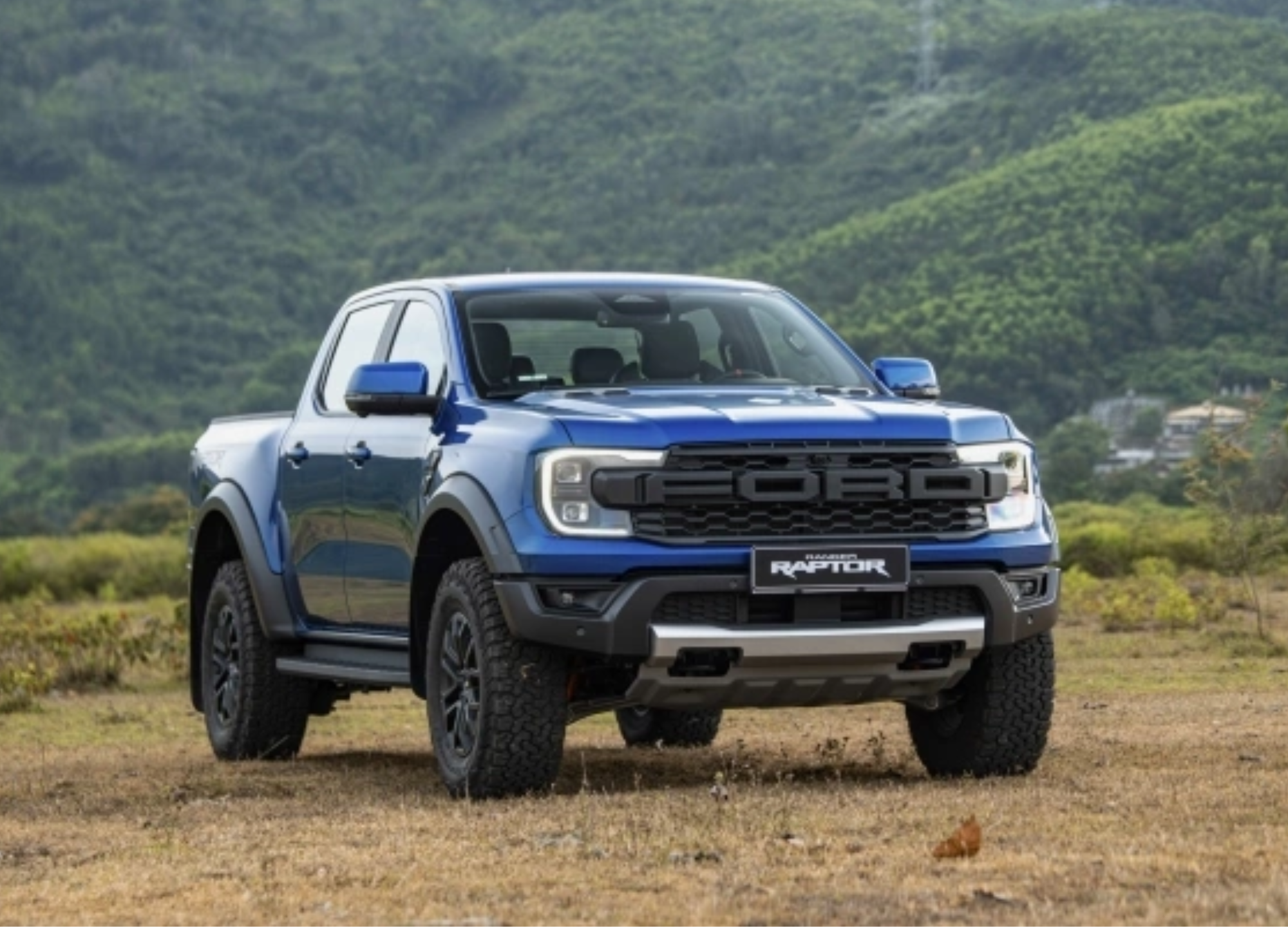 Ford Ranger Raptor động cơ xăng V6 ra mắt, giá 1,448 tỷ đồng