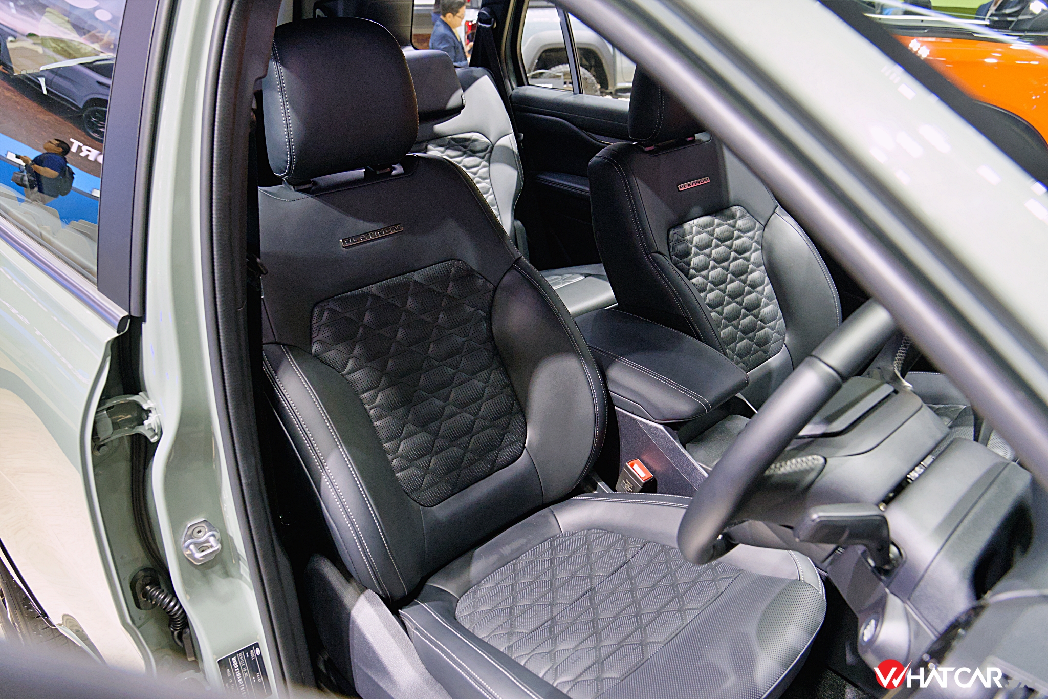 Bên trong Ford Everest Platinum 2026 (Nguồn: Whatcar)